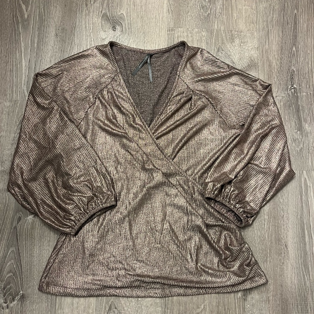 Women's Anthropologie Gold Metallic V-Neck Blouse- Size Small- Pre-owned